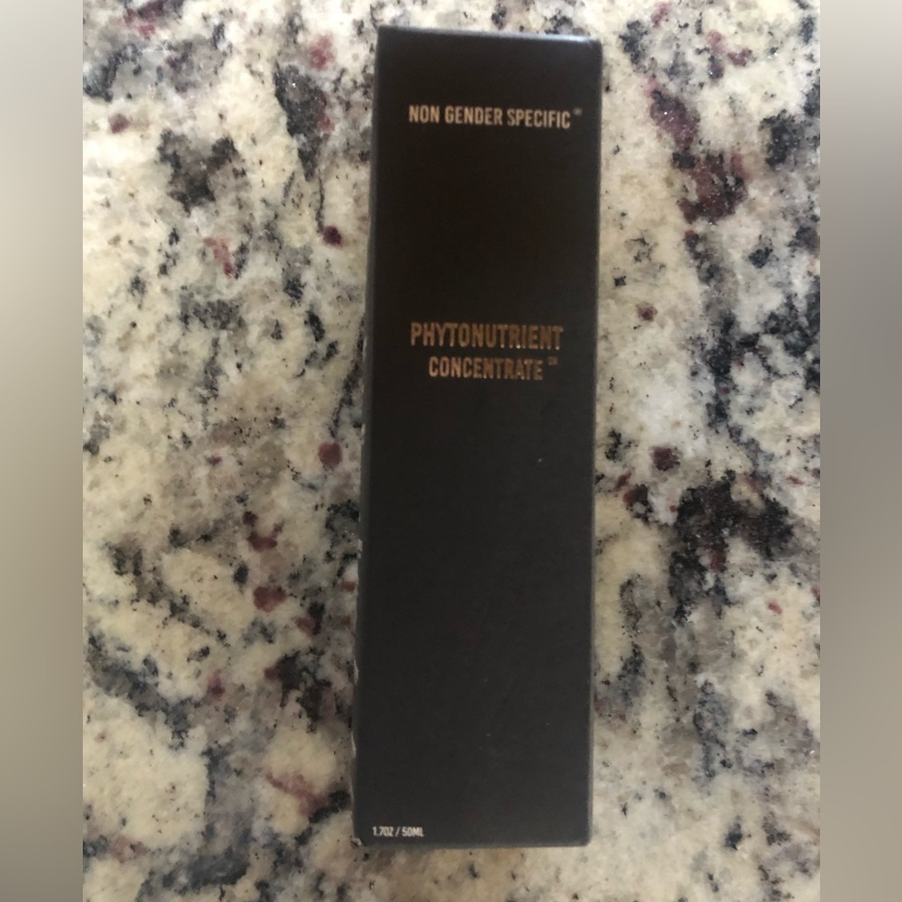 Non gender specific facial oil